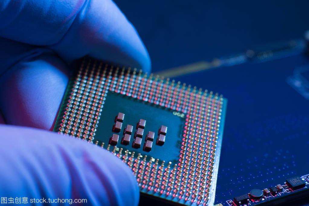 电子工程师视角下的计算机CPU技术与网络工程的发展及融合